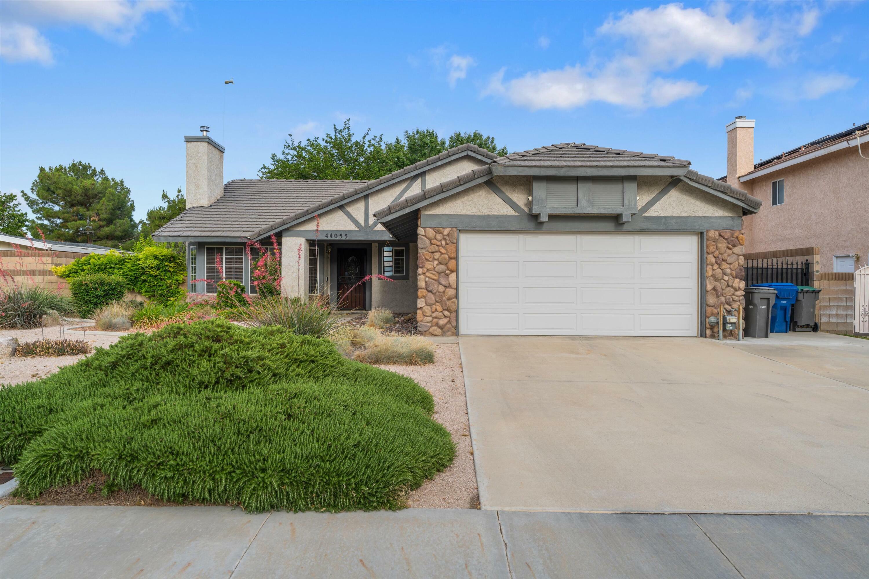 Property Photo:  44055 Colony Drive  CA 93536 