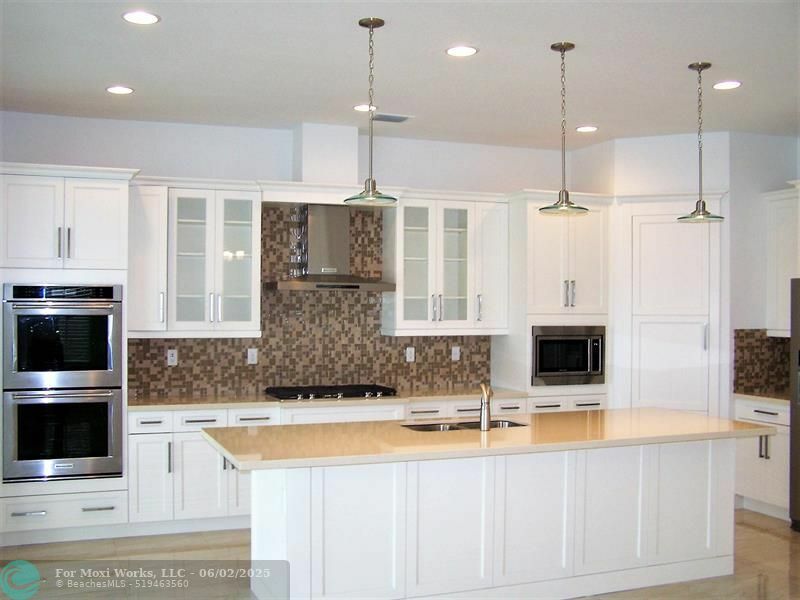Property Photo:  9210 Solstice Cir  FL 33076 