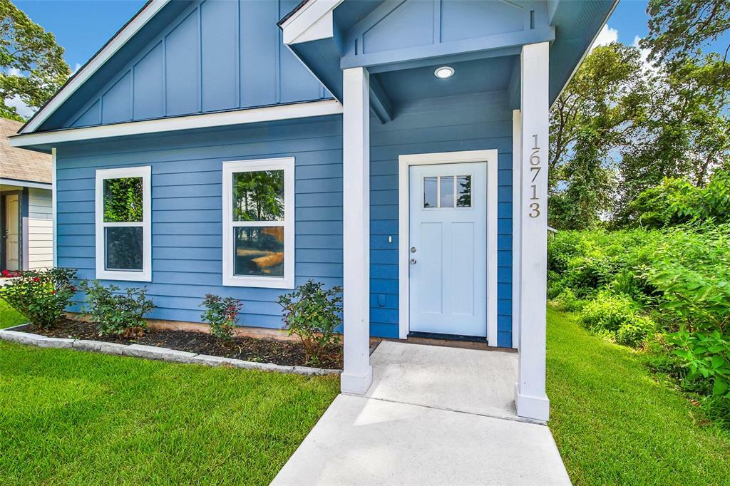 Property Photo: 16713 E Ivanhoe TX 77316