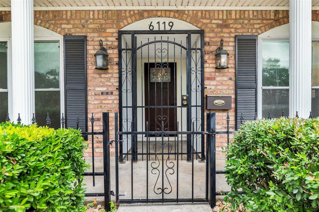 Property Photo: 6119 S Braeswood Boulevard TX 77096