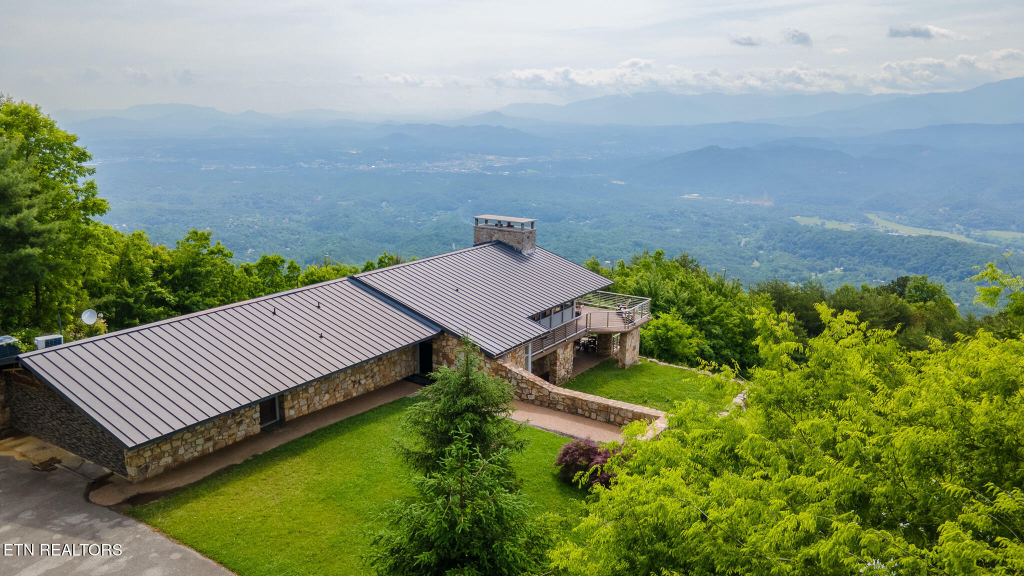 Property Photo:  2940 Tower Rd  TN 37876 