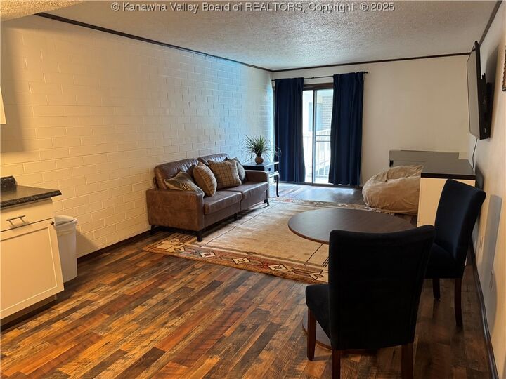 Property Photo: 2106 Kanawha Boulevard E 322 WV 25311