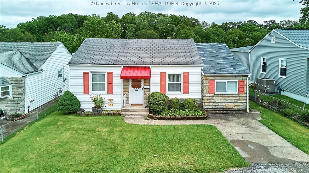 Property Photo: 908 Overlook Way WV 25309