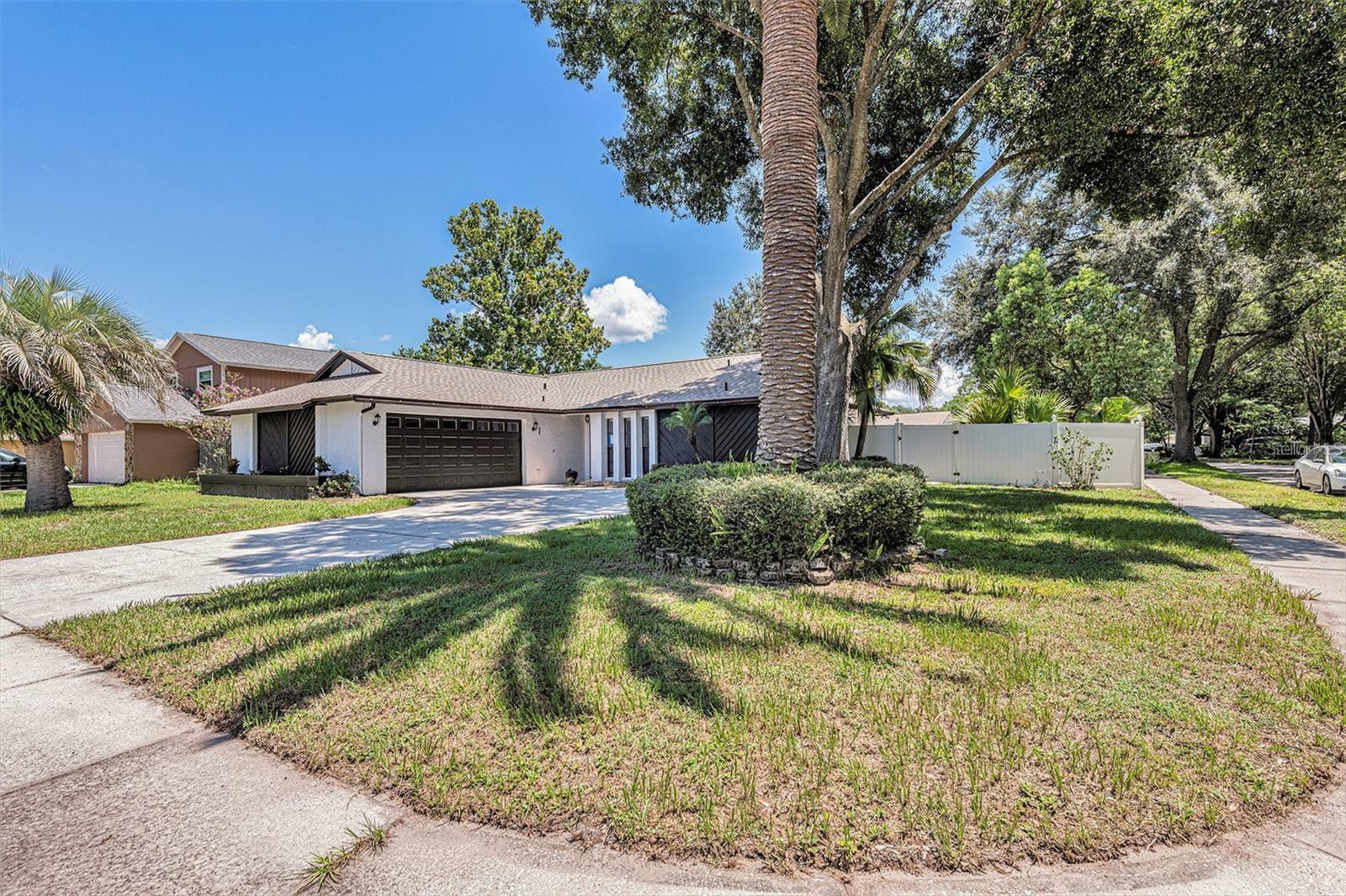 Property Photo: 15801 Cottontail Place FL 33624