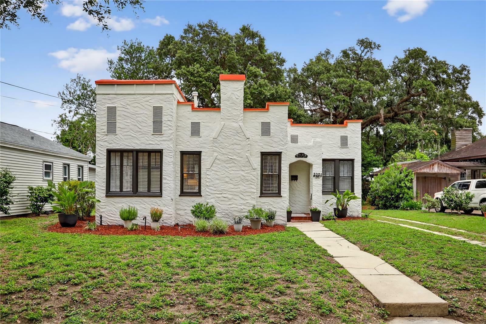 Property Photo: 2021 University Drive FL 32804