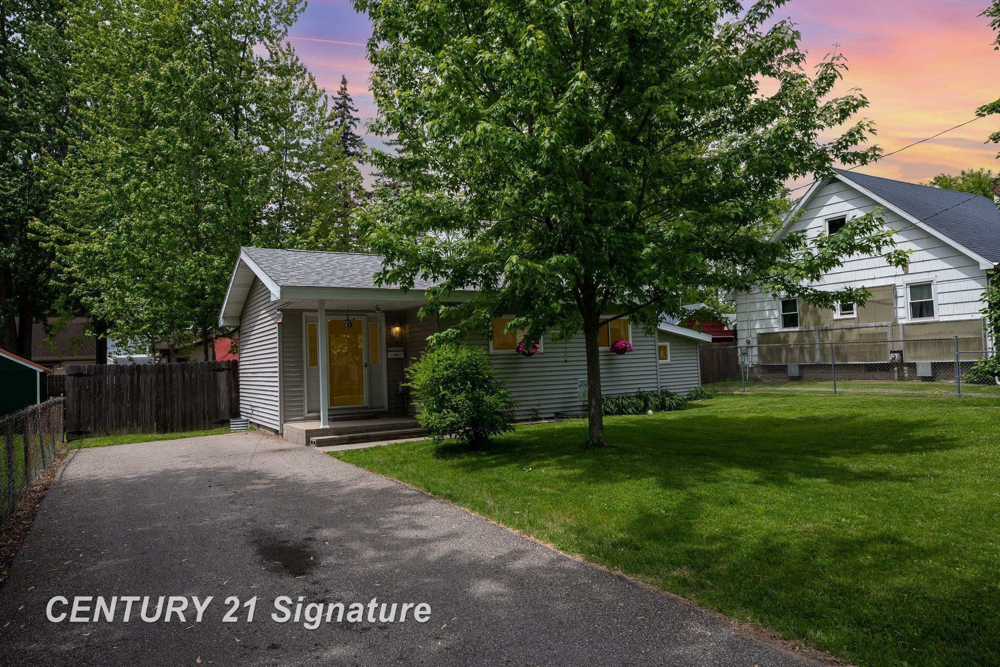 Property Photo: 614 Ingraham Street MI 48708
