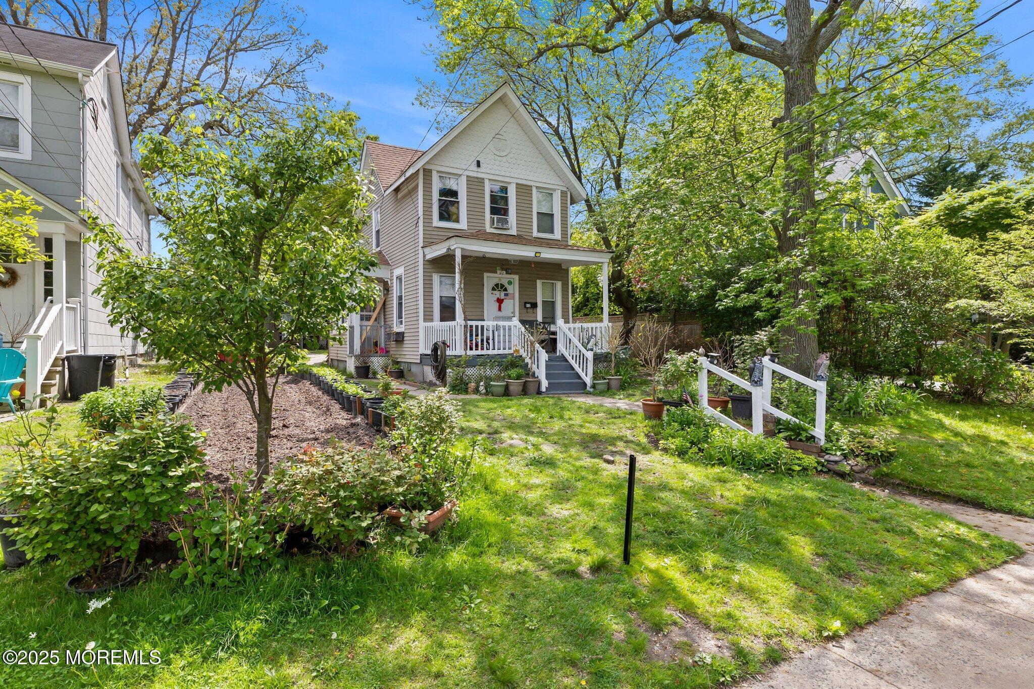 Property Photo:  