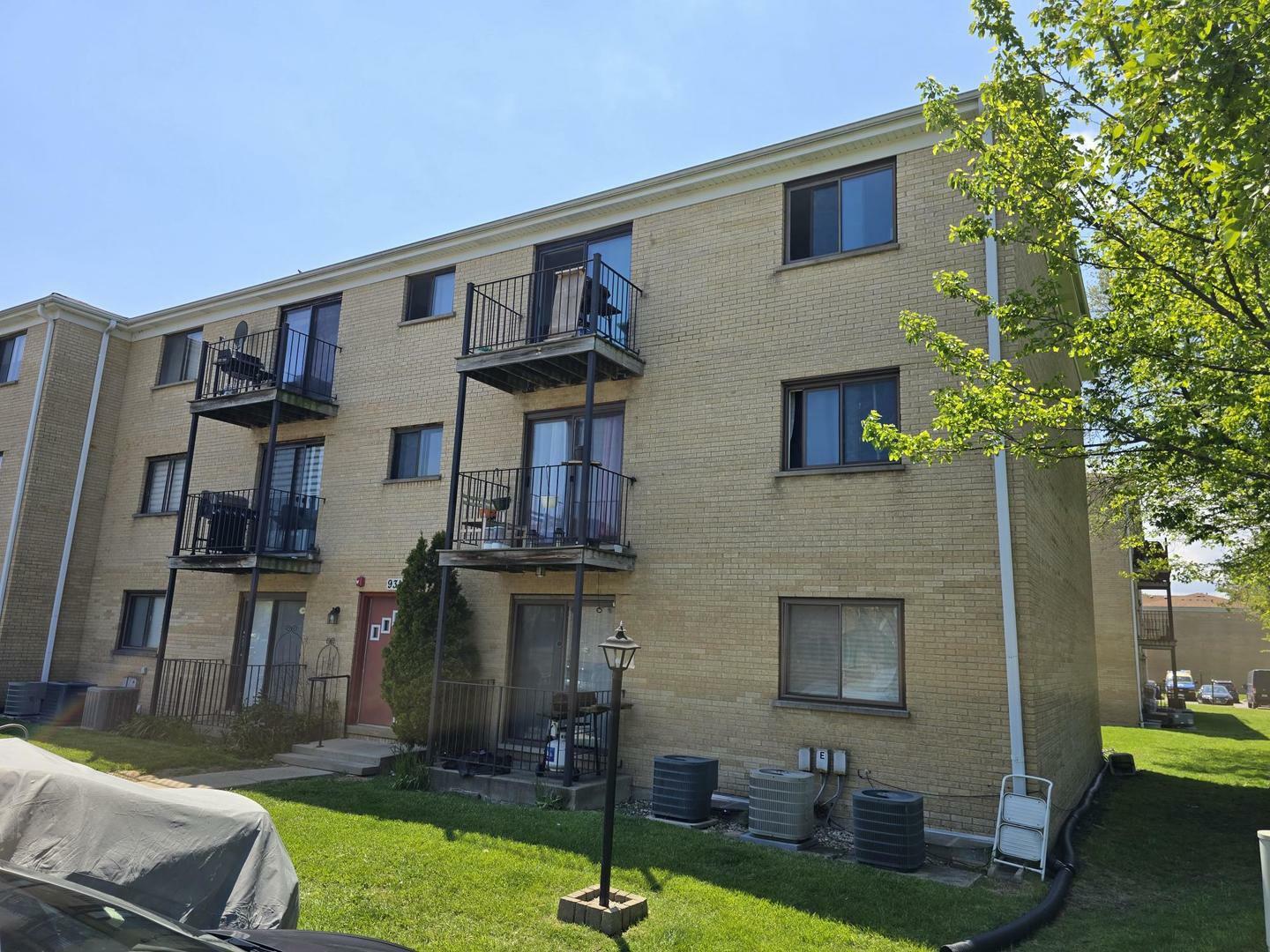 Property Photo: 9310 Hamilton Court E IL 60016