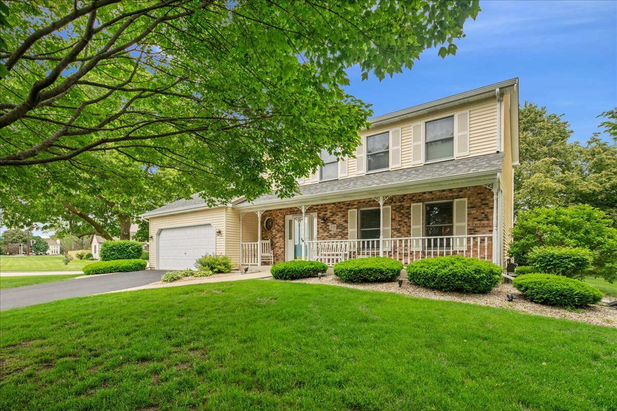 Property Photo: 10 S Canterbury Road IL 60506