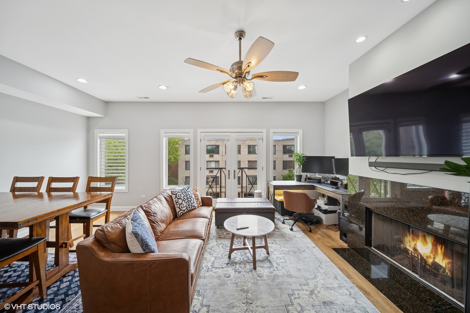 Property Photo: 6065 N Ridge Avenue 3 IL 60660