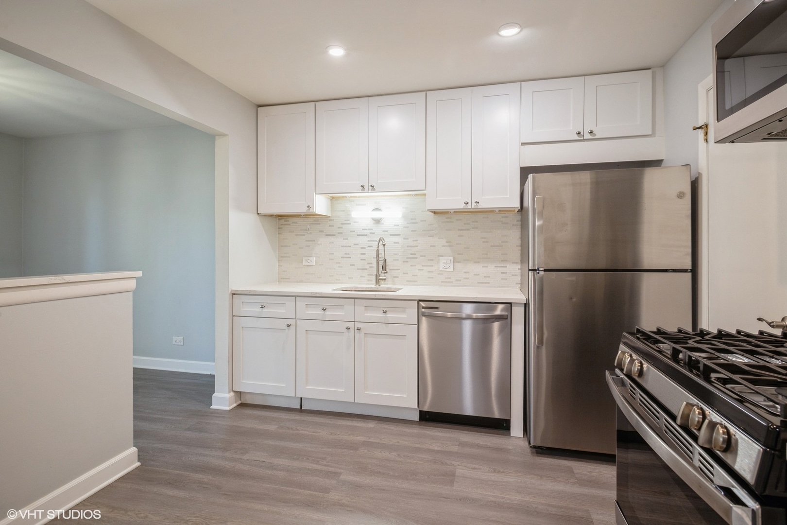Property Photo: 298 Pembridge Lane B1 IL 60193