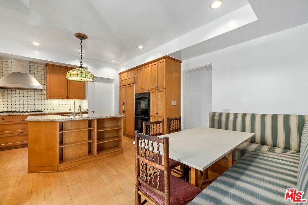 Property Photo: 455 N Oakhurst Drive 3 CA 90210