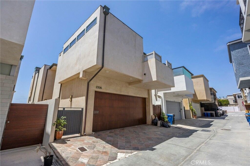 Property Photo: 2326 The Strand CA 90254