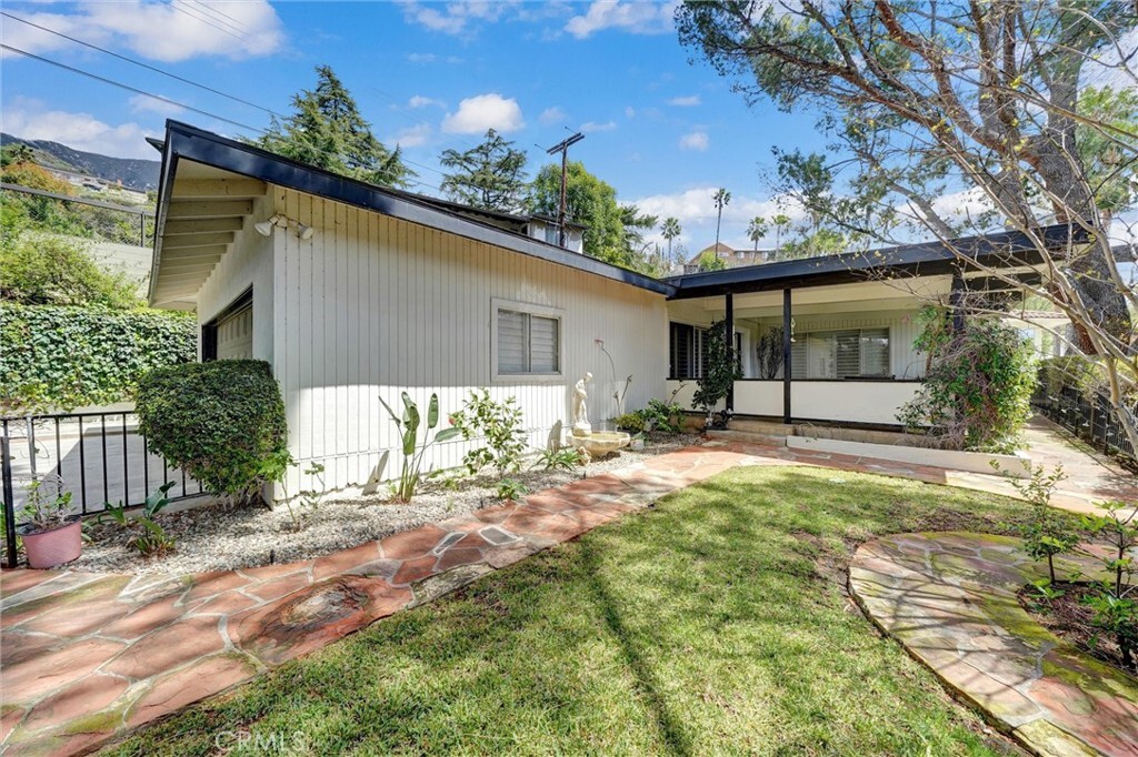 Property Photo: 2917 Highridge Road CA 91214