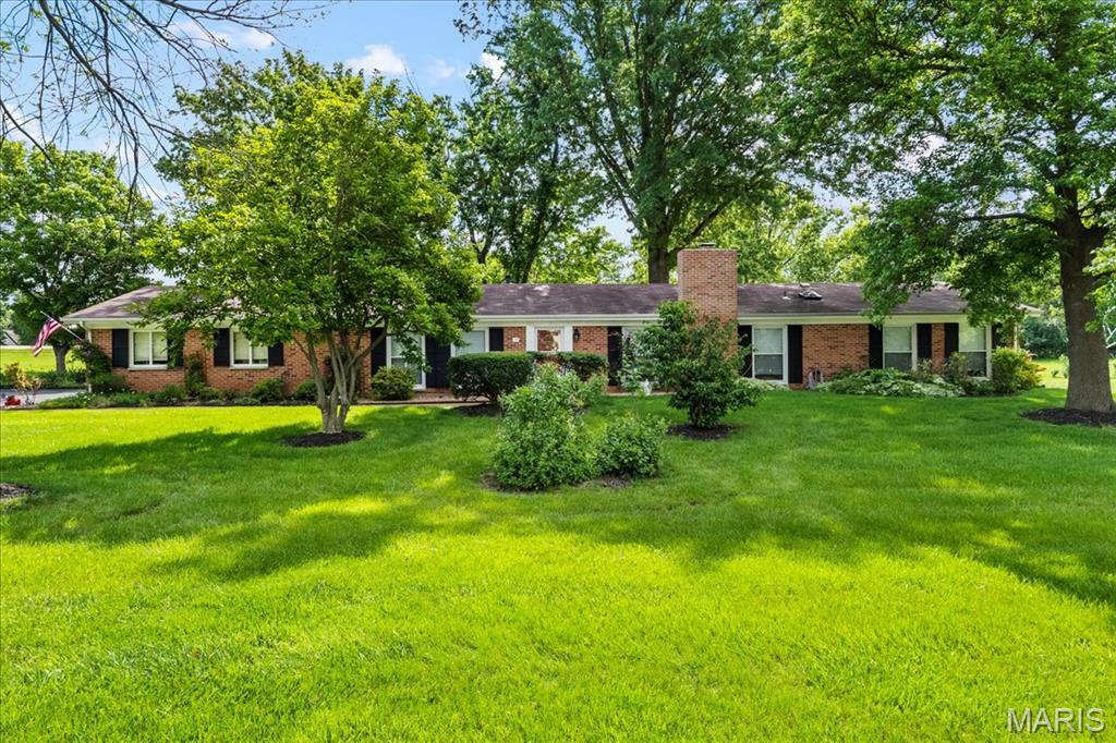 Property Photo: 404 Conway Gardens Lane MO 63141