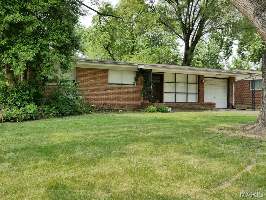 Property Photo: 10421 Canfield Drive MO 63136