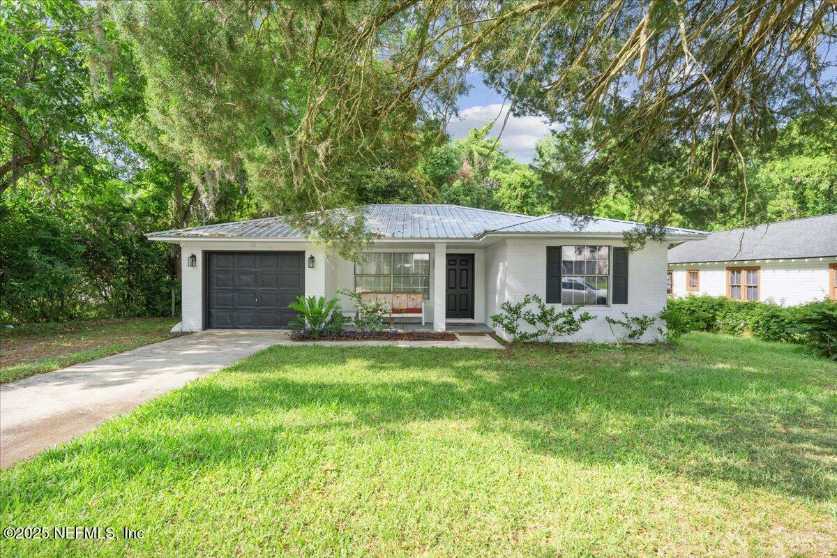 Property Photo: 318 W Lafayette Street FL 32091
