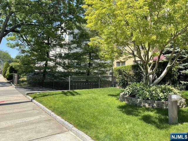 Property Photo:  300 Lookout Avenue B6  NJ 07601 