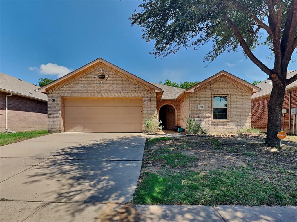 Property Photo: 5761 Dunraven Trail TX 76244