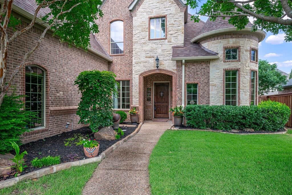 Property Photo: 8116 Long Trail Drive TX 76182
