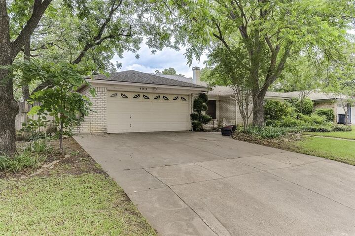 Property Photo: 4011 Sumac Court TX 76017