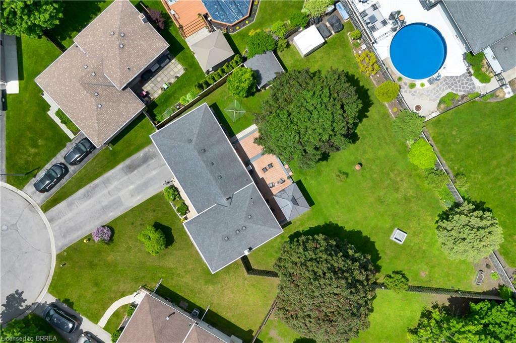Property Photo: 18 Clover Court ON N3L 3M7
