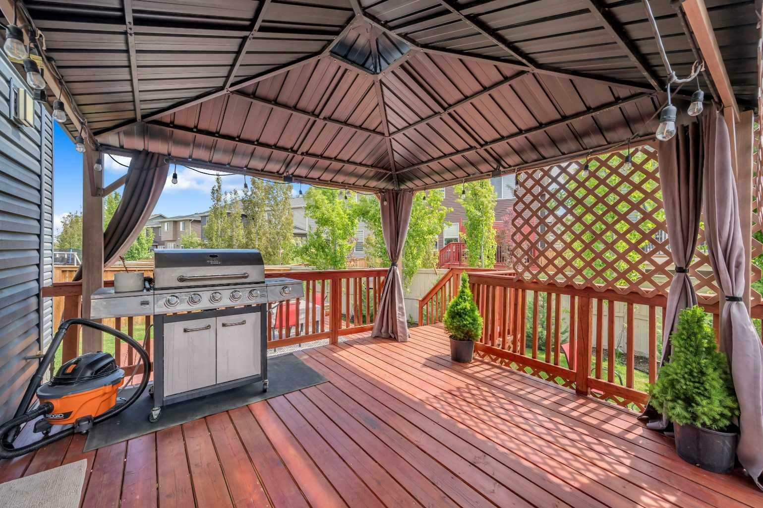 Property Photo: 325 Bayview Way SW AB T4B 4H3