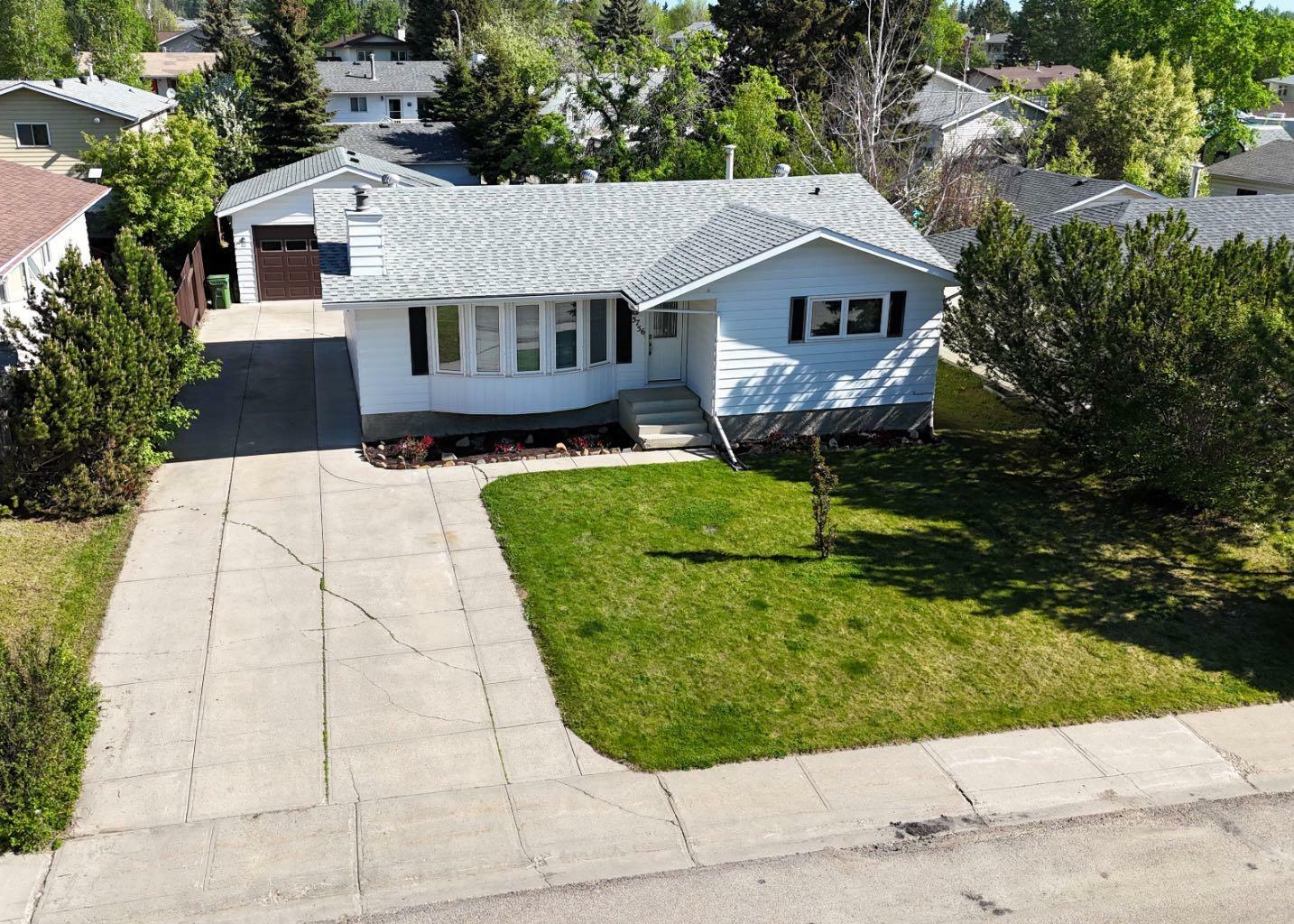 Photo de la propriété: 5756 9 Avenue AB T7E 1J3