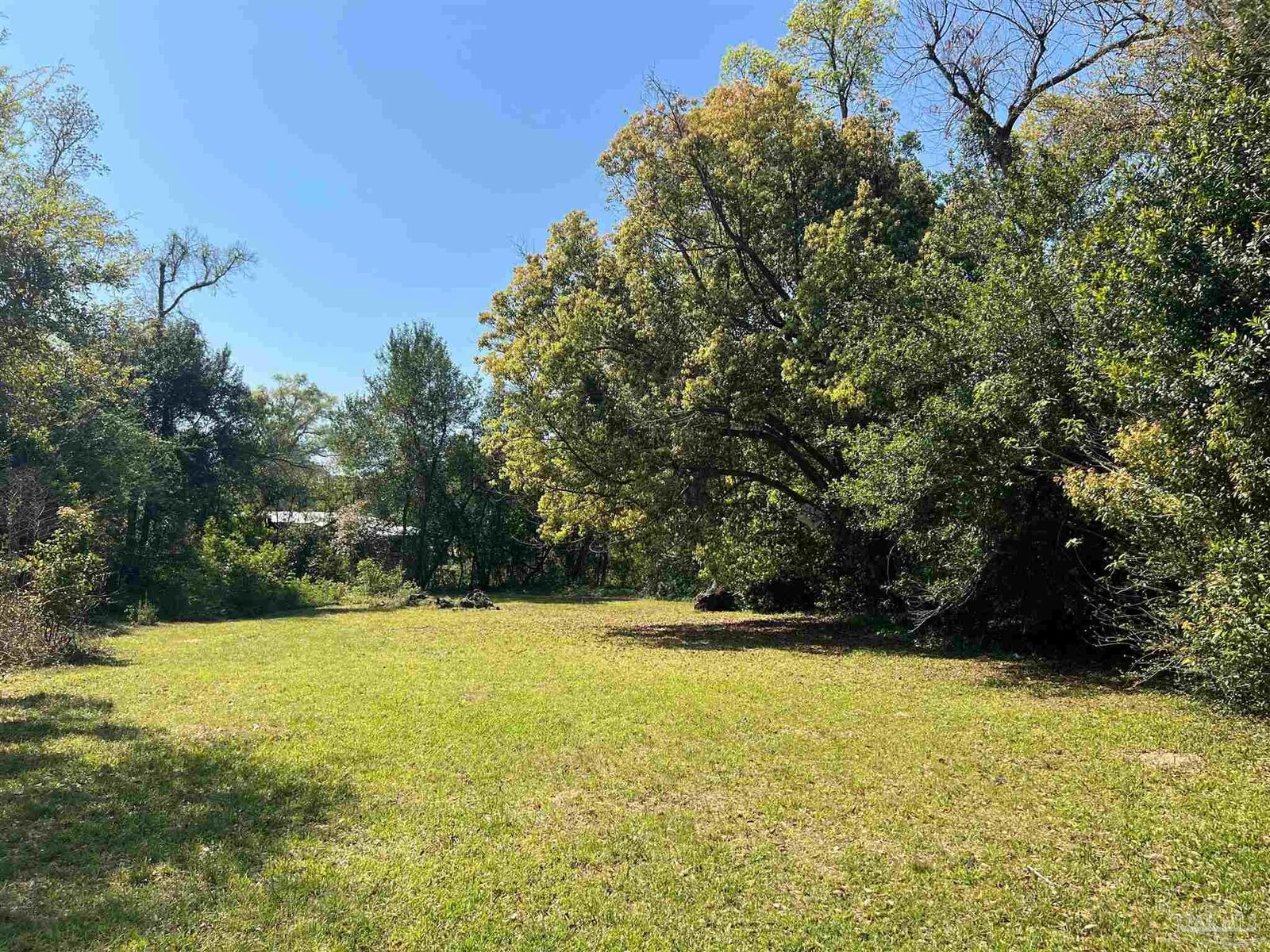 Property Photo:  125 Alice St  FL 32505 