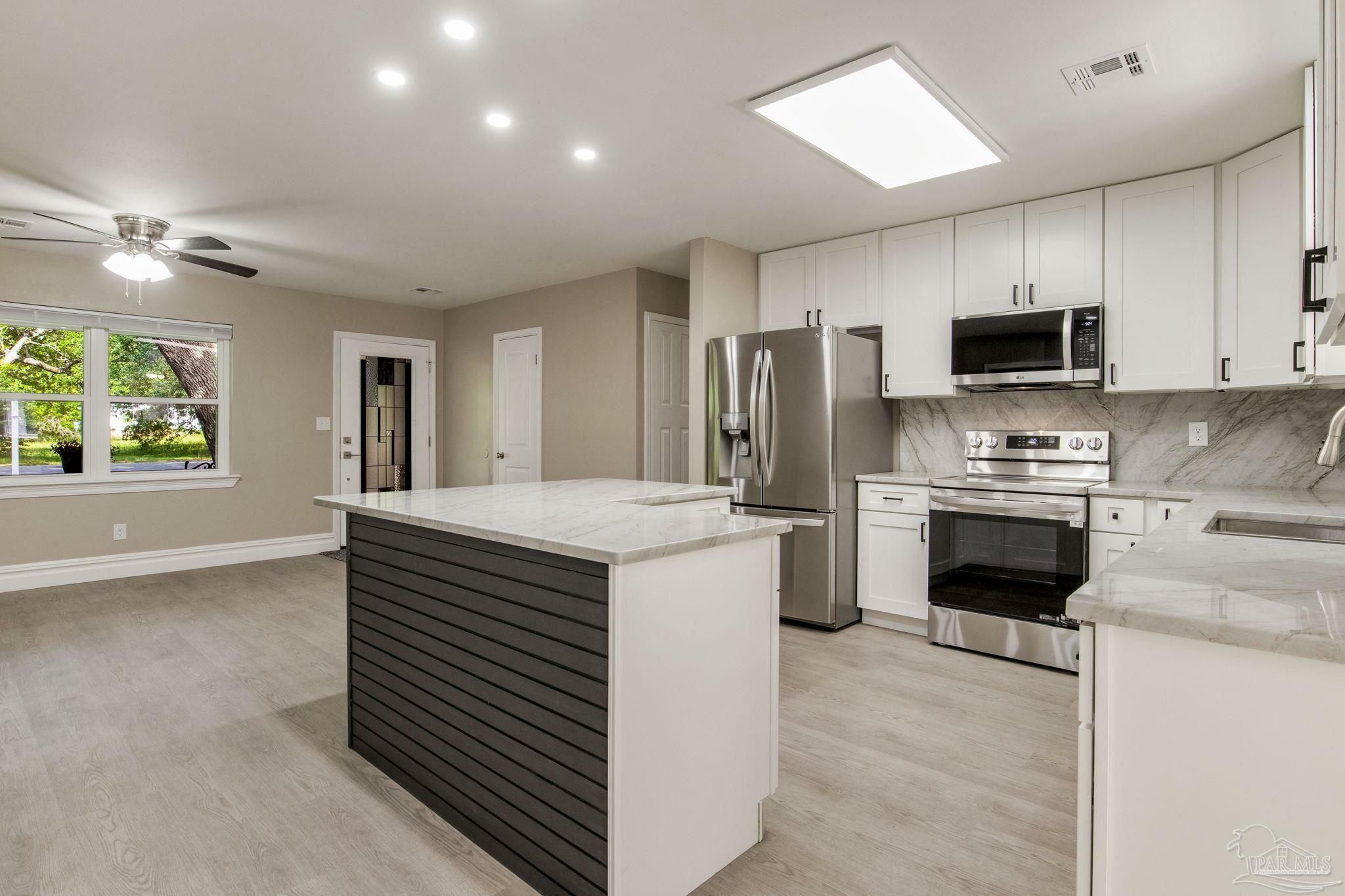 Property Photo: 10240 Bowman Ave FL 32534