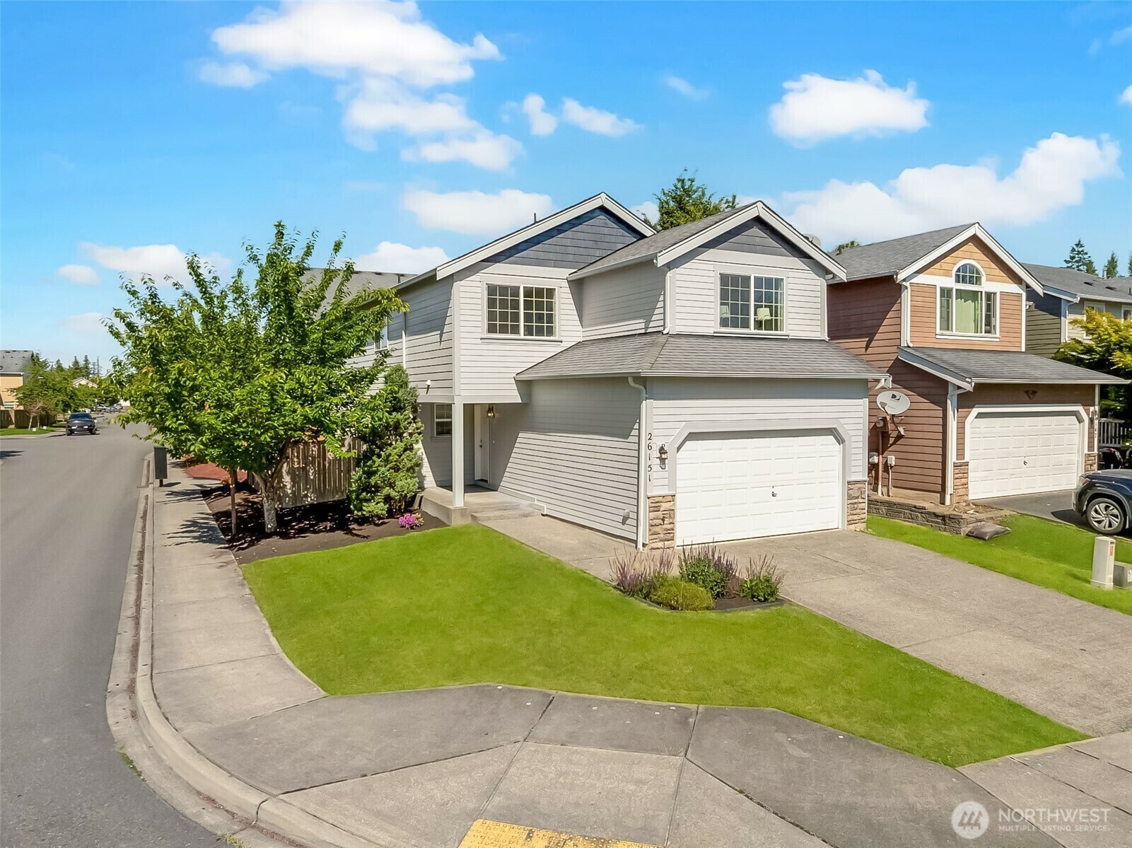 Property Photo: 26151 242nd Court SE WA 98038