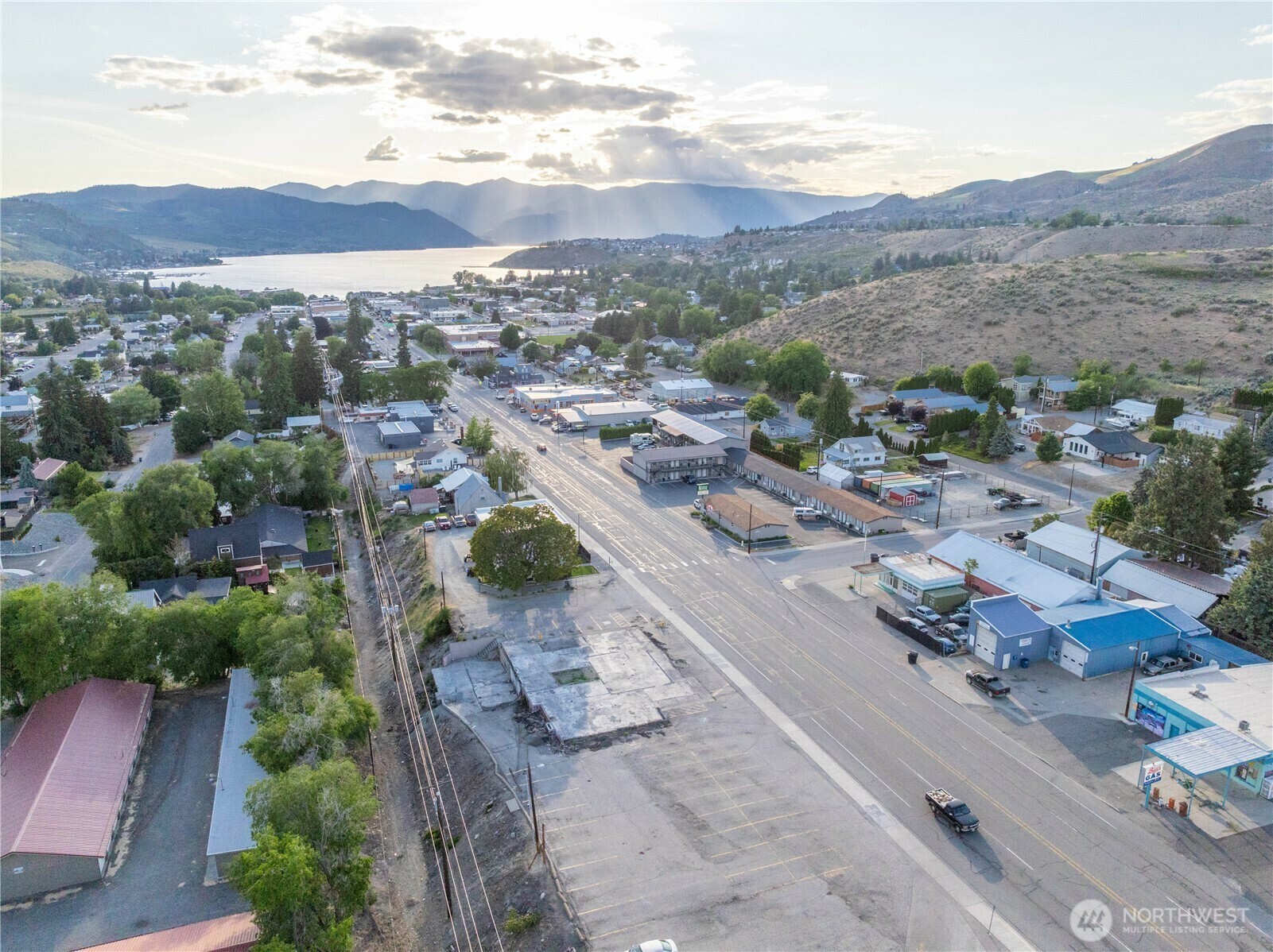 Property Photo: 804 E Woodin Avenue WA 98816