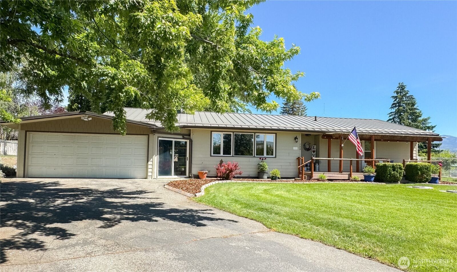 Property Photo: 746 Ridge Drive E WA 98841