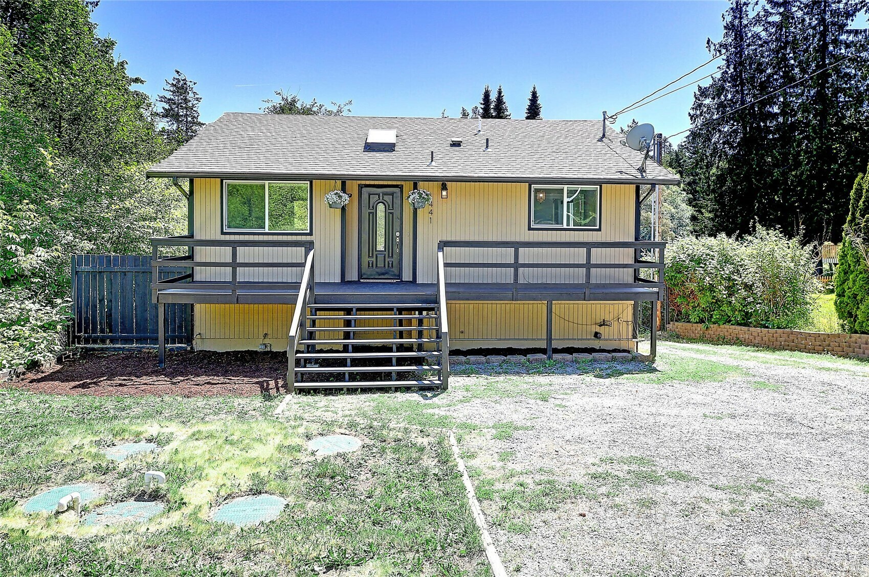 Property Photo: 1441 Lake Drive WA 98282