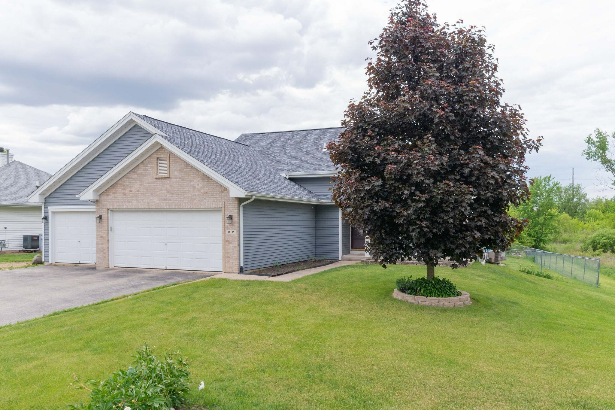 Property Photo:  912 Meadow Lane  IL 61088 
