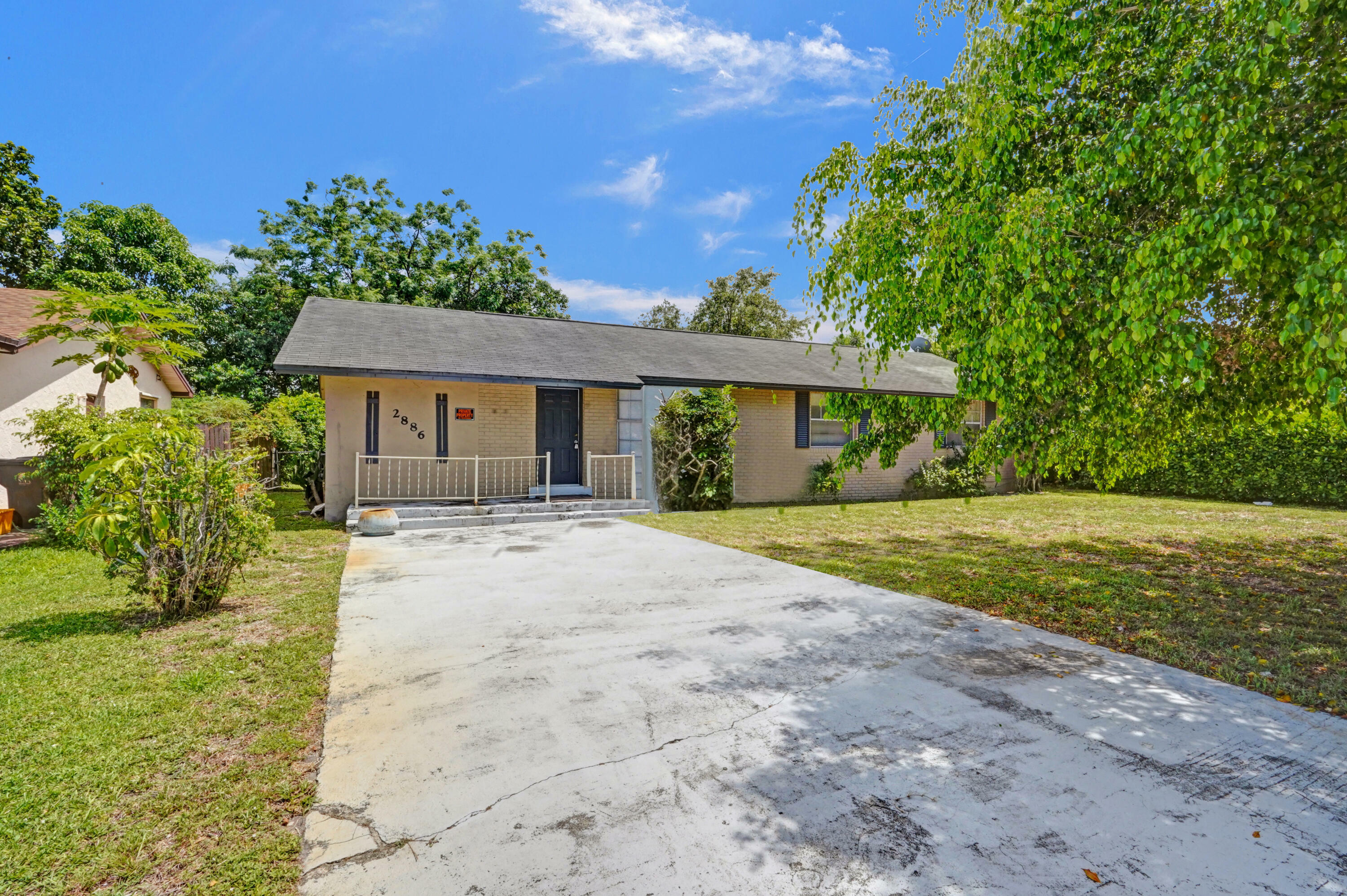Property Photo: 2886 Floral Road FL 33462