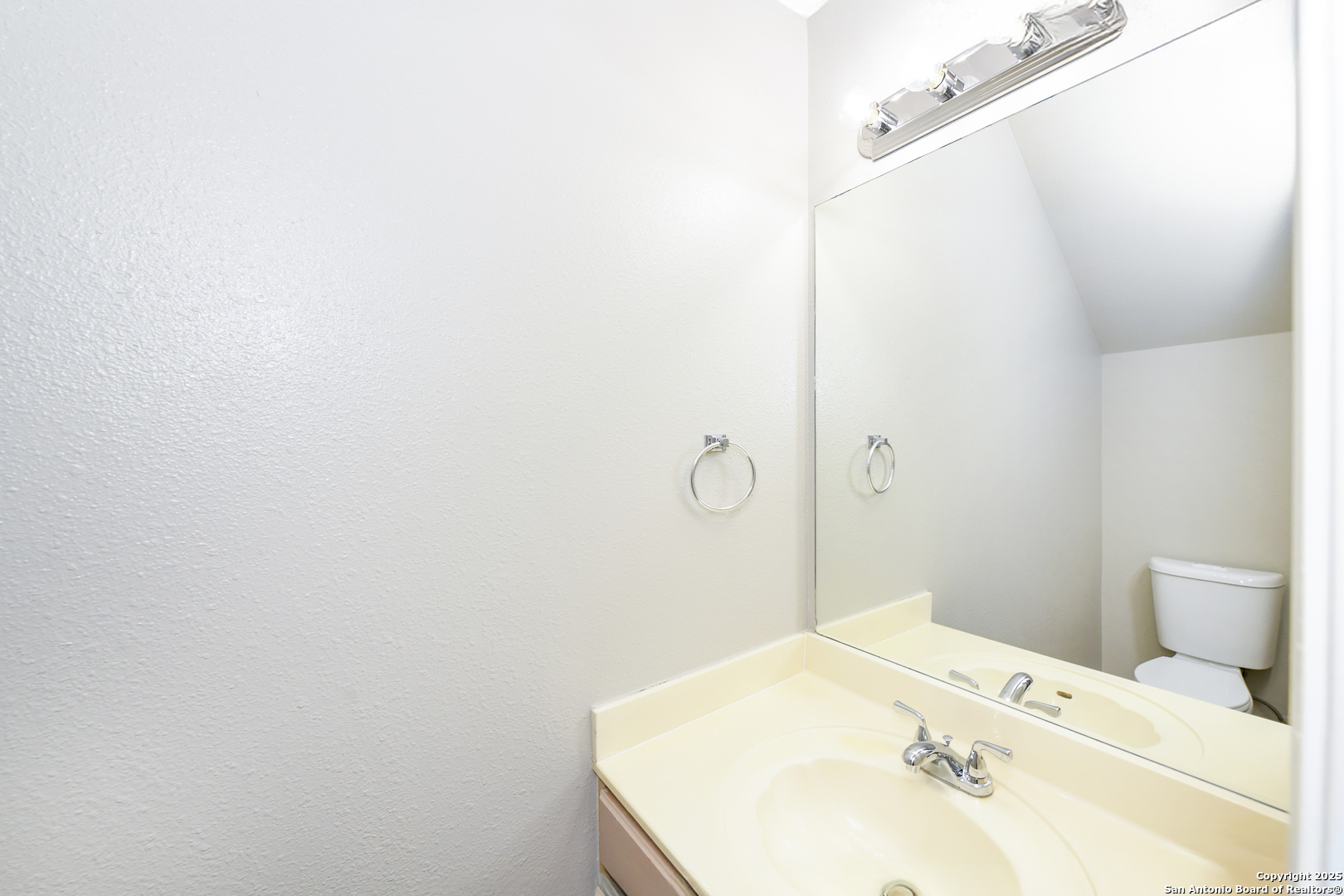 Property Photo: 822 Sycamore Moon TX 78216