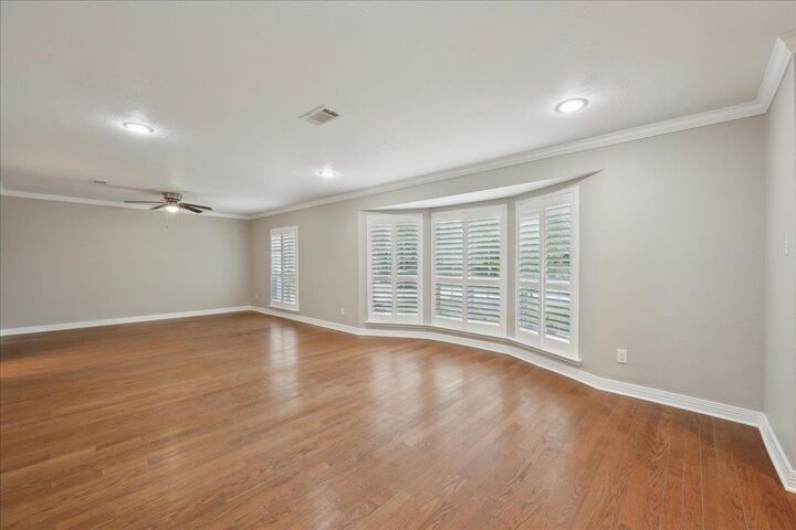 Property Photo: 995 N 23rd St TX 77706