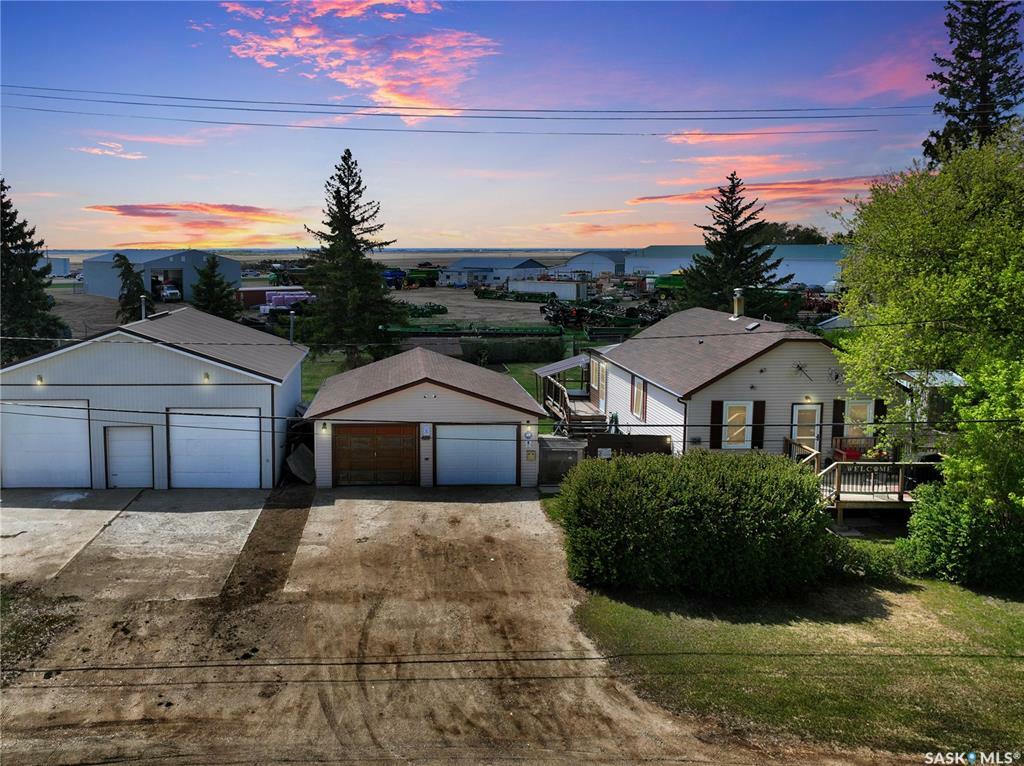 Property Photo: 124 South Railway Avenue SK S0G 0C0