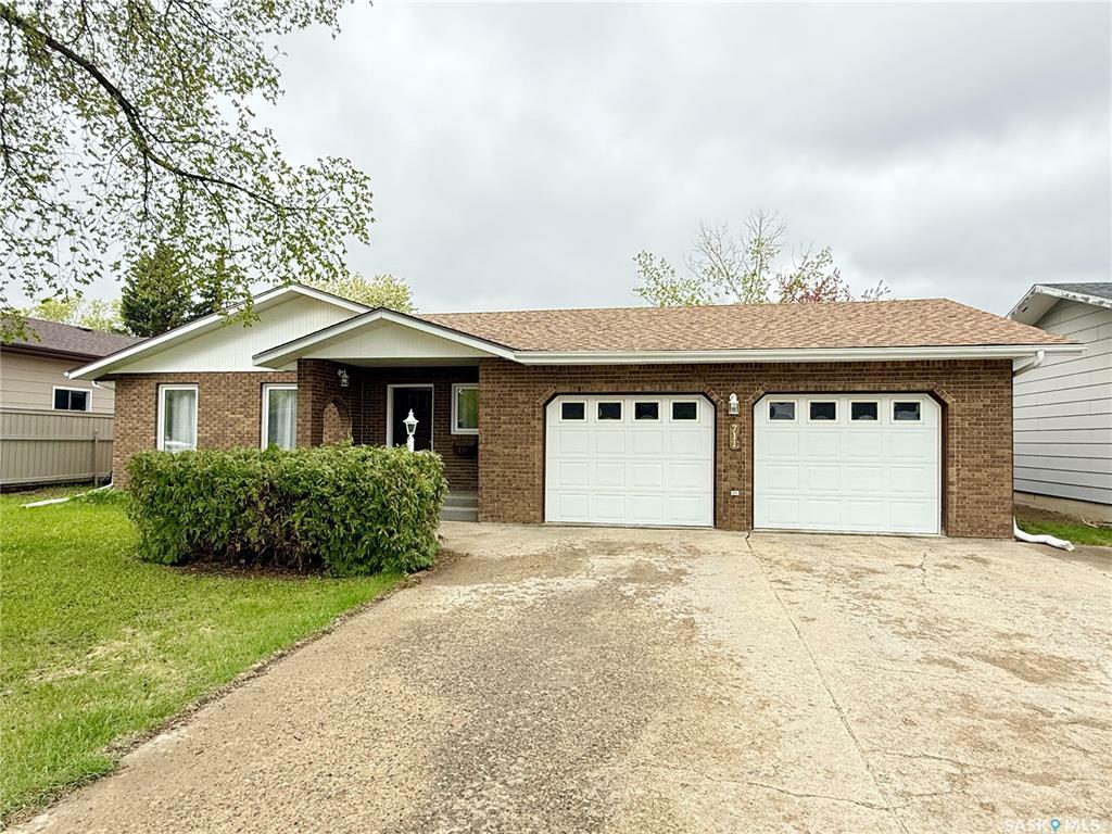 711 Washington Drive  Weyburn SK S4H 3C7 photo