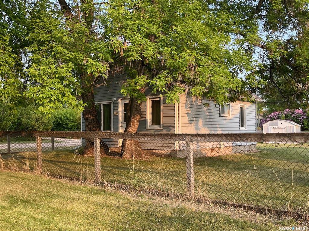 Property Photo: 1101 12th Street W SK S6V 3E3