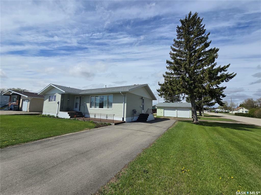 Property Photo: 1000 Desmond Street SK S0G 2B0