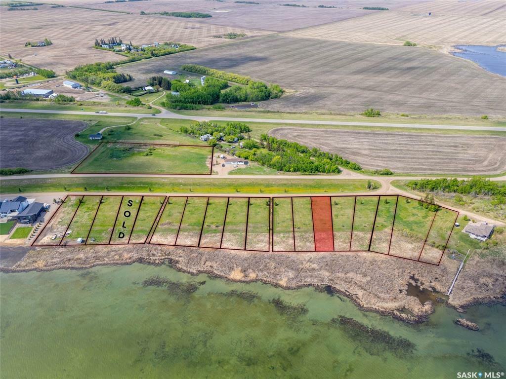 Property Photo:  810 Lakeshore Drive  SK S0M 1X0 