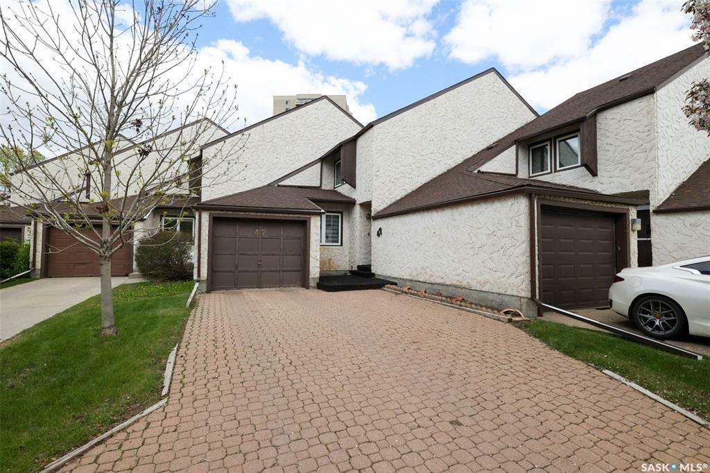 Property Photo: 47 Laverendrye Way SK S4S 5Z6