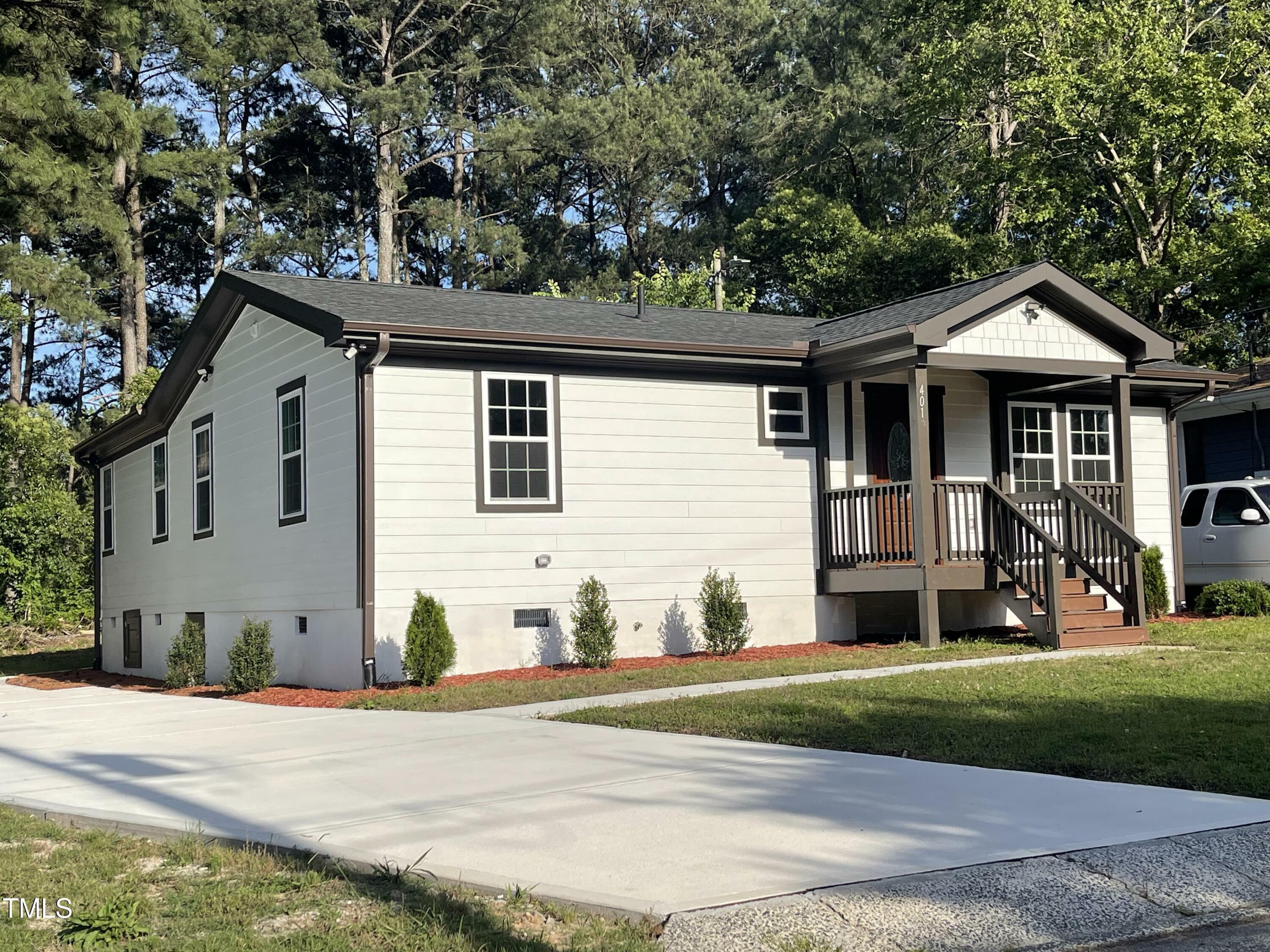 Property Photo: 401 Commonwealth Street NC 27703