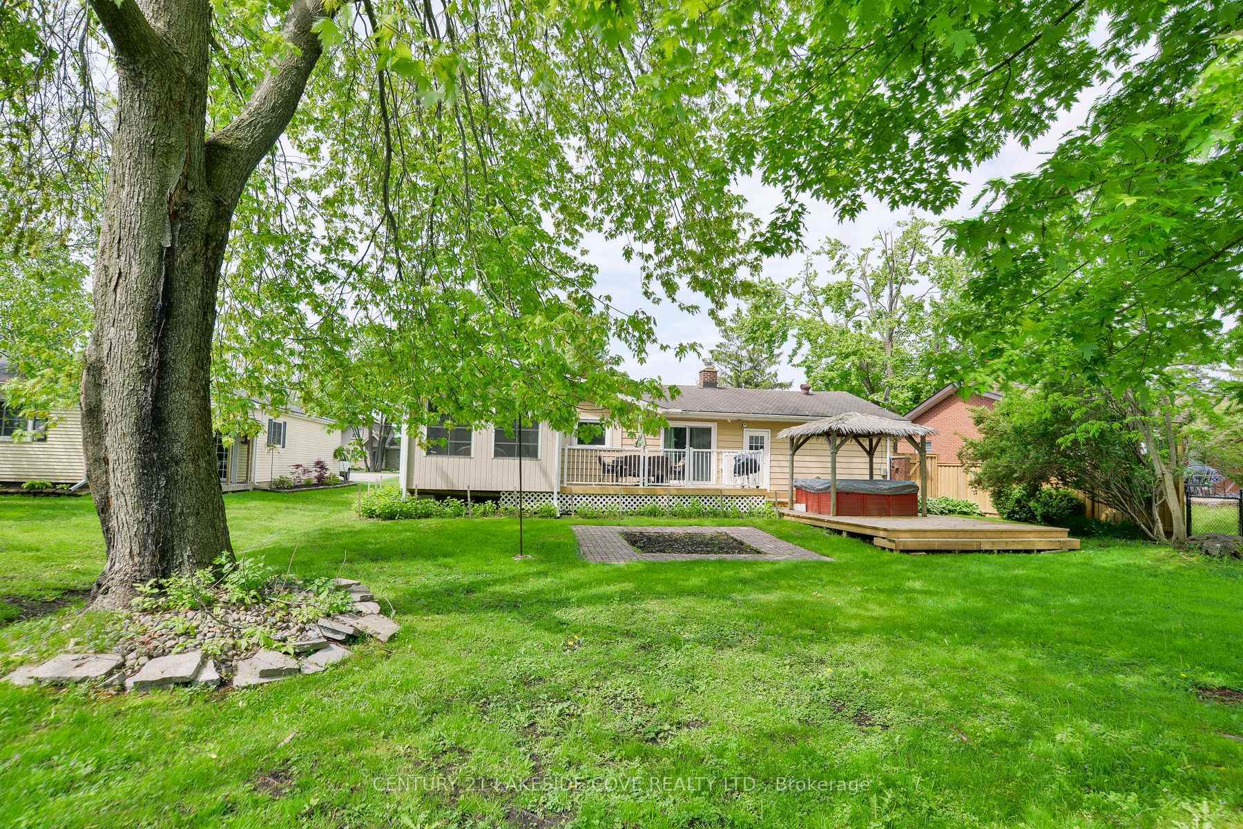 Property Photo: 9 Pinetree Court ON L0K 1B0