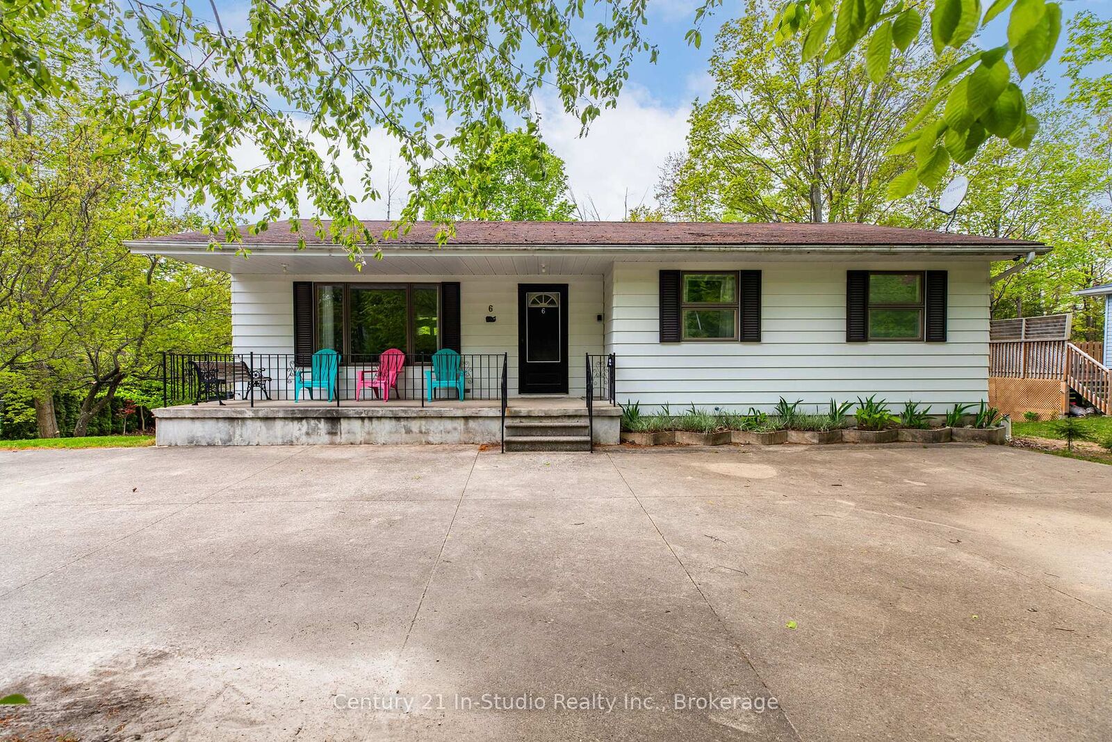 Property Photo: 6 Carson Lake Crescent ON N0H 2G0