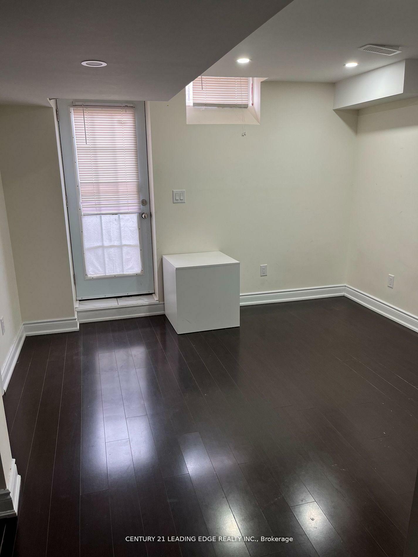 Property Photo:  6 Oklahoma Drive Lower  ON L6P 3L8 
