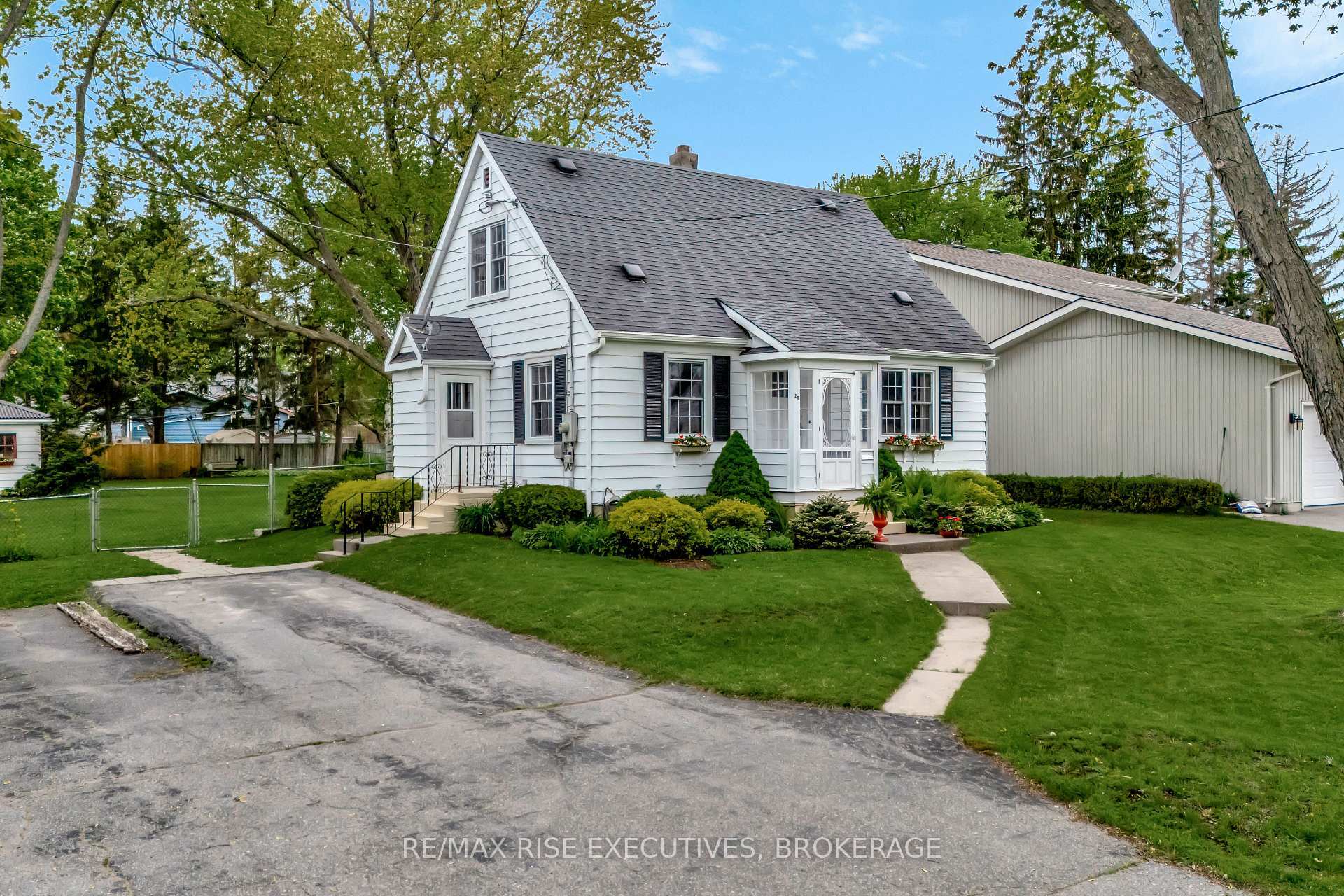 Photo de la propriété:  28 Lemoine Street  ON K8P 4G7 