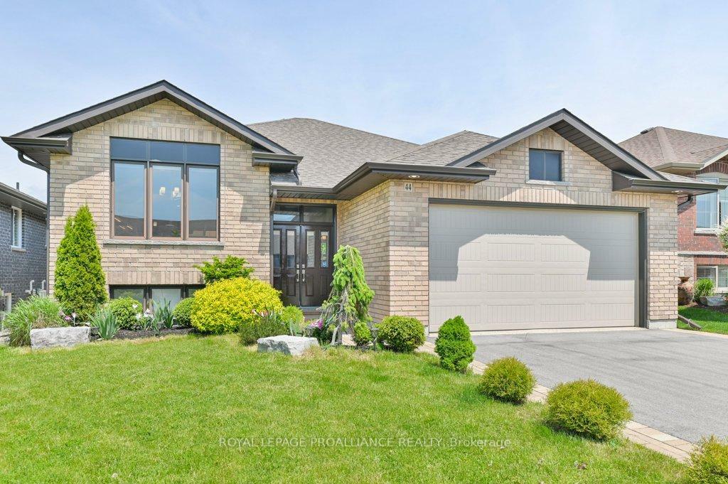 44 Liberty Crescent  Quinte West ON K8V 0B7 photo